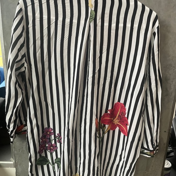 Stradivarius floral button down shirt size L for women - Picture 7 of 8